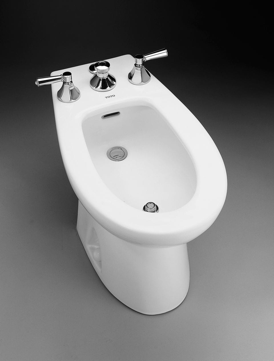 TOTO Piedmont Bidet  Vertical Spray Functional and Smooth